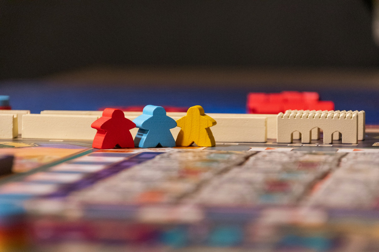 Bild von Figuren auf einem Brettspiel