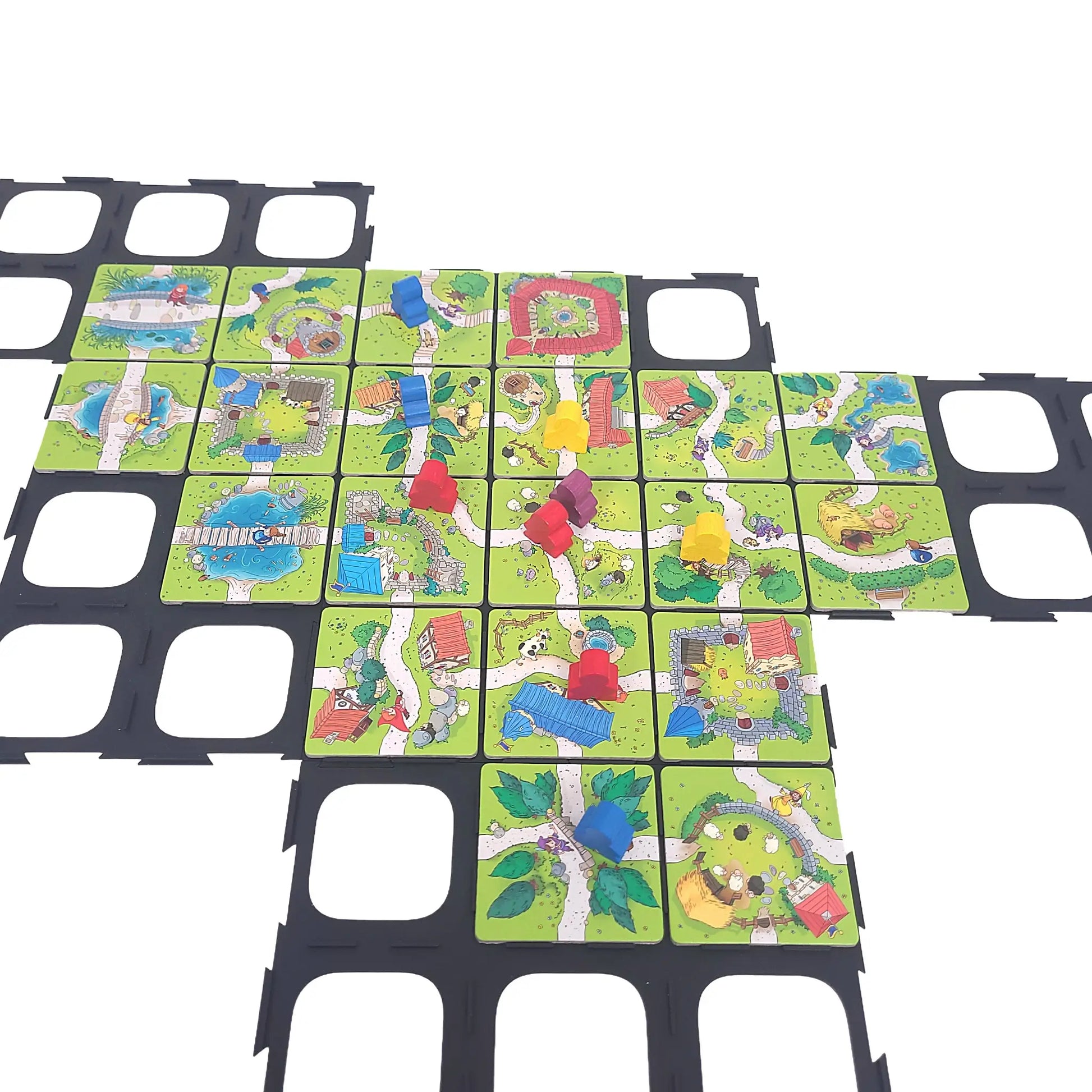 Spielgitter für Carcassonne Junior mit Spielfiguren auf Plättchen, sorgt für Übersicht und Ordnung beim Spielen.