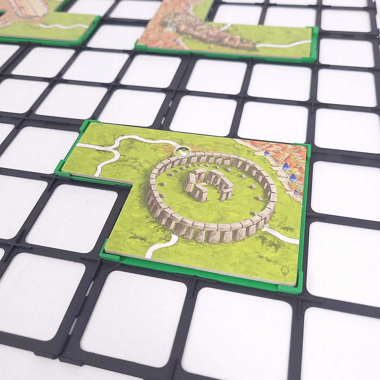 Gitteraufsatz für Carcassonne – passend zur Erweiterung „Wunder der Menschheit (1)“ zur sicheren Platzierung großer Plättchen