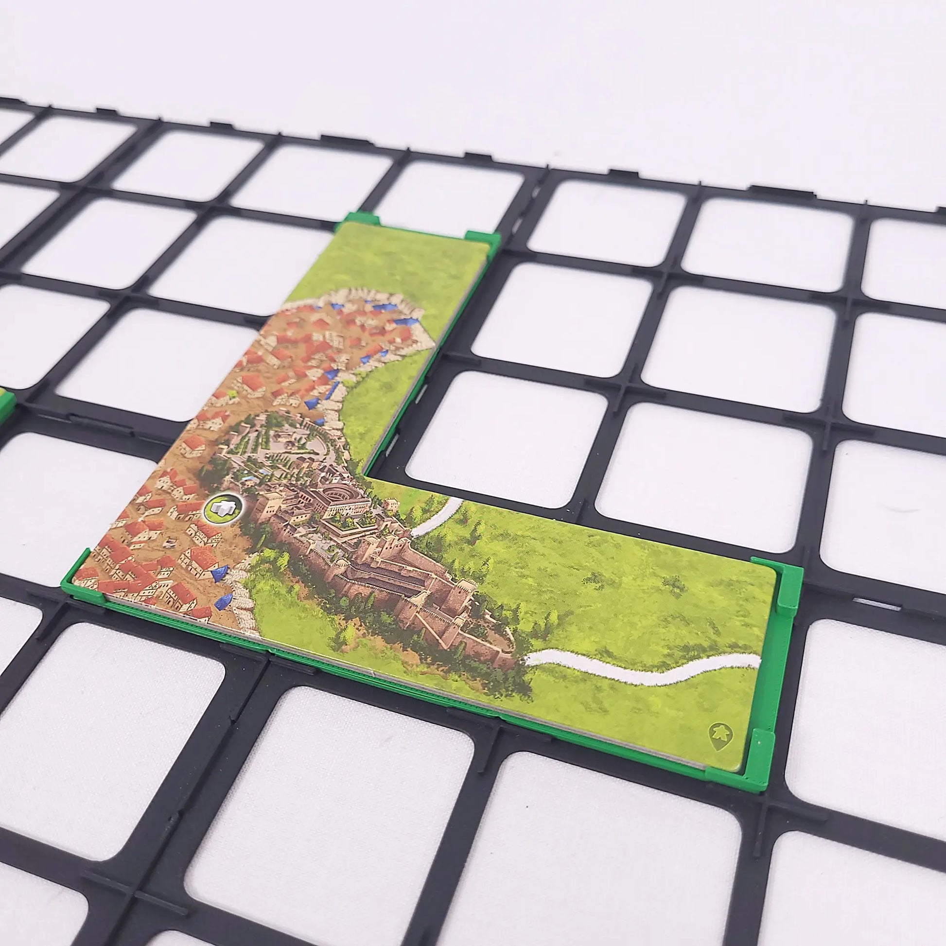 Gitteraufsatz für Carcassonne – passend zur Erweiterung „Wunder der Menschheit (1)“ zur sicheren Platzierung großer Plättchen