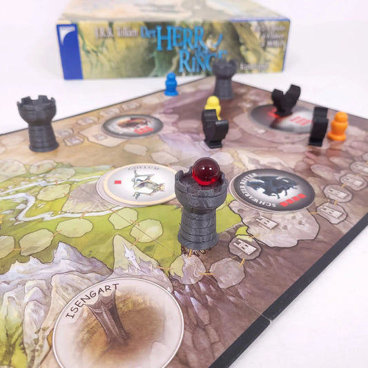 Mehrere Türme als Aufwertungen für das Herr der Ringe Kinderspiel, passend zum Originalbrett