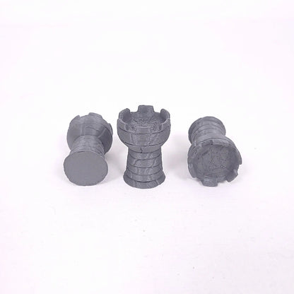 Mehrere Türme als Aufwertungen für das Herr der Ringe Kinderspiel, passend zum Originalbrett
