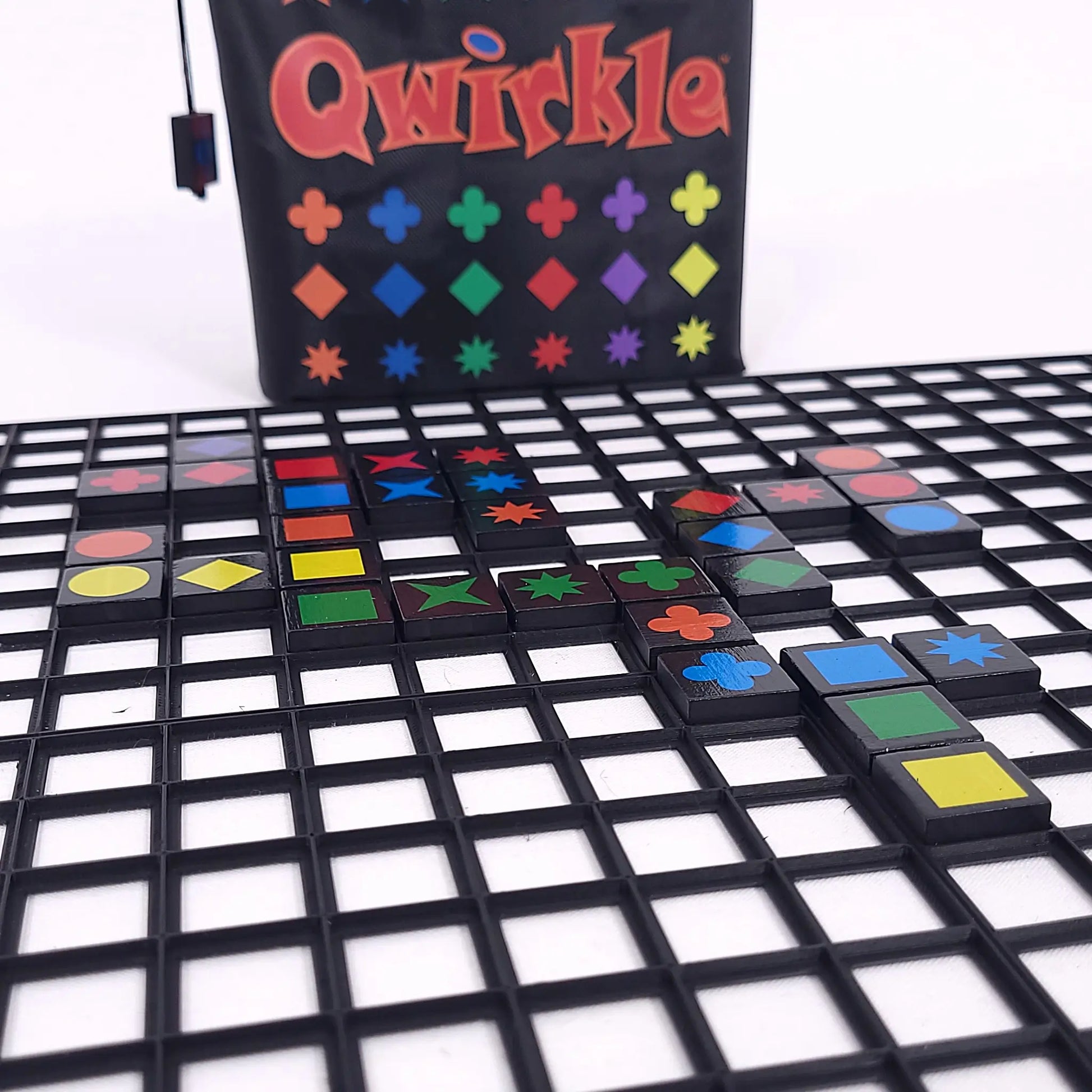 Spielgitter passend für Qwirkle Travel – praktisches Zubehör für geordnete Plättchen